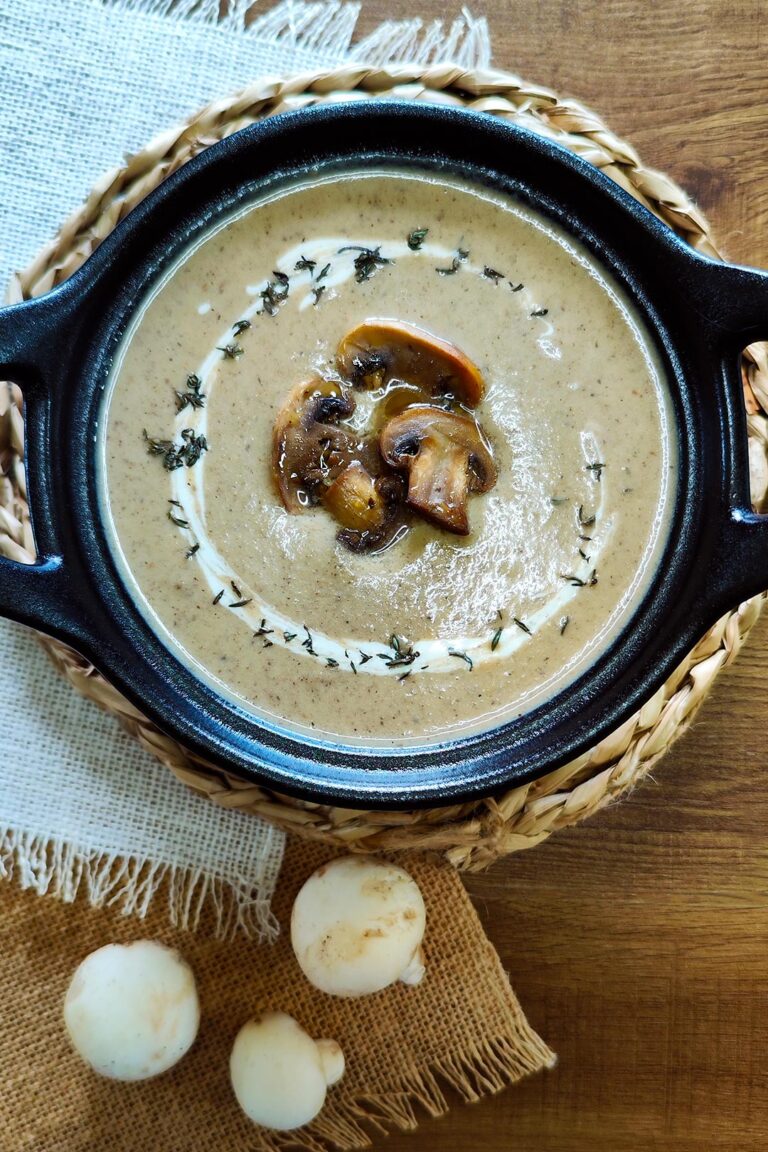 Crema de champiñones, rebozuelos y cebolla